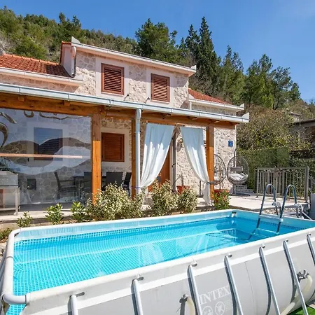 Holiday home In With Outdoor Swimming Pool Mliniste