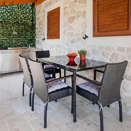 1 Bedroom Amazing In Prázdninový dům *
