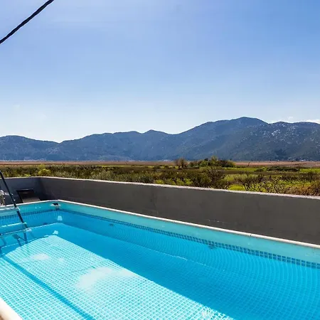 Stunning In With Wifi Holiday home Mliniste