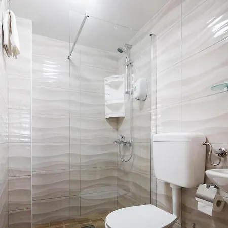 Stunning In With Wifi Holiday home Mliniste