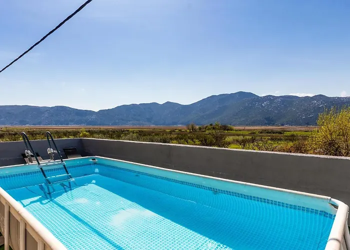 Stunning In With Wifi Casa de Férias Mliniste